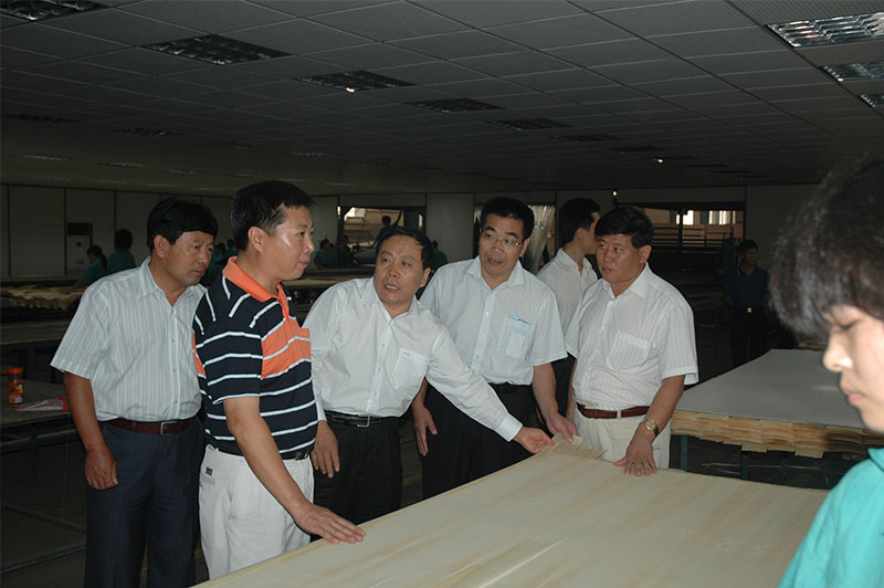 2007年吉林省汪清县考察团县委书记霍学义来企考察